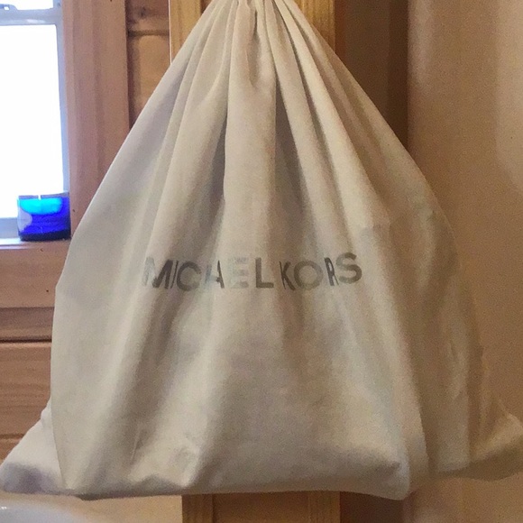 Almost new only a few uses with original bag - Picture 8 of 9